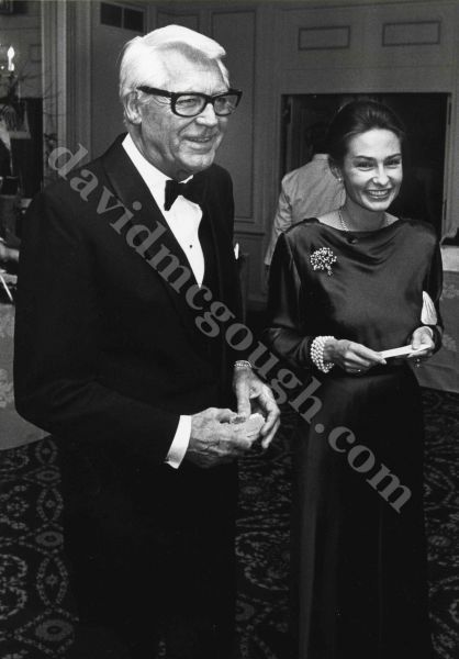 Cary Grant, wife 1982 NYC.jpg